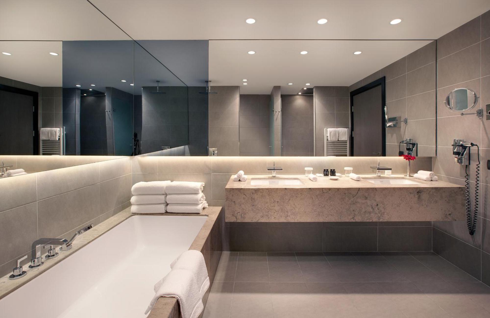 คราวน์ พลาซา เบอร์ลิน-พอตส์ดาเมอร์ พลัตซ์ Hotel ภายนอก รูปภาพ